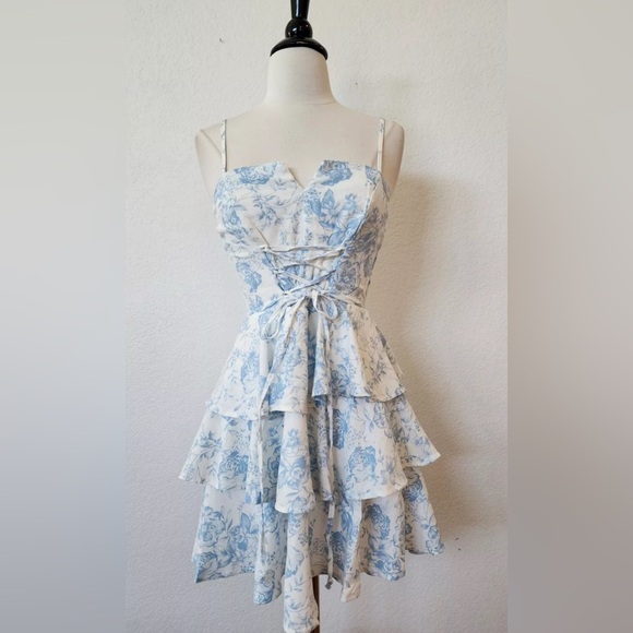 ANTHROPOLOGIE • White Linen Blue
Floral Toile Granny Cottage sz Med - Picture 7 of 8